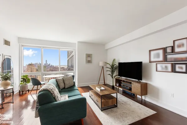 $1,115,000 | 350 West 42nd Street, Unit 43F | Hell's Kitchen