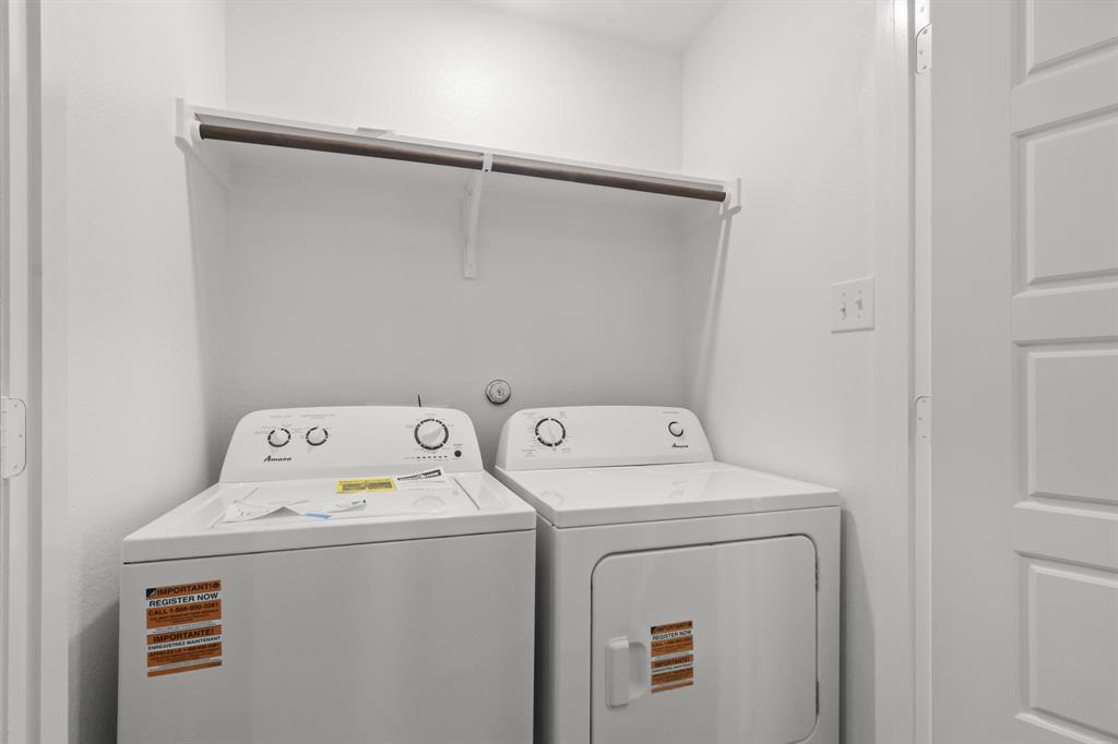 1505 Romans Road Ennis, TX 75119 - Photo 8 of 13 a utility room with dryer and washer