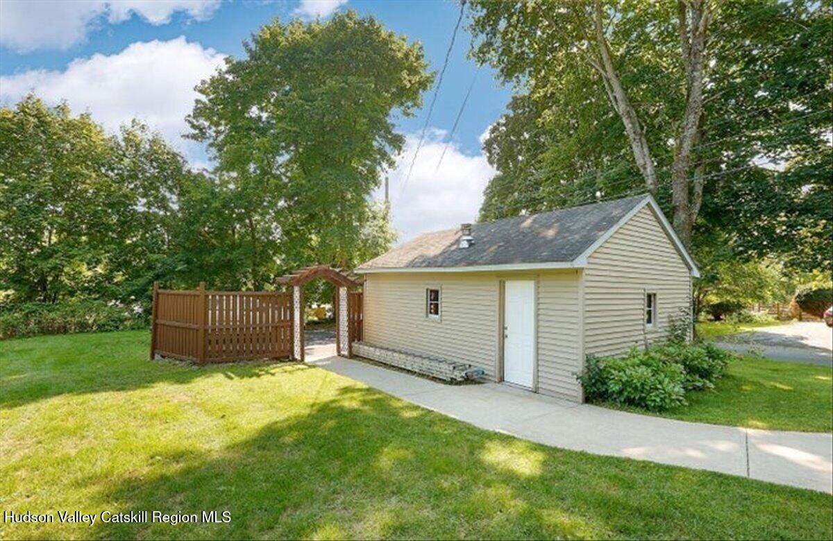 266 Scheller Park Road West Coxsackie, NY 12192 - Photo 20 of 26 a backyard of a house