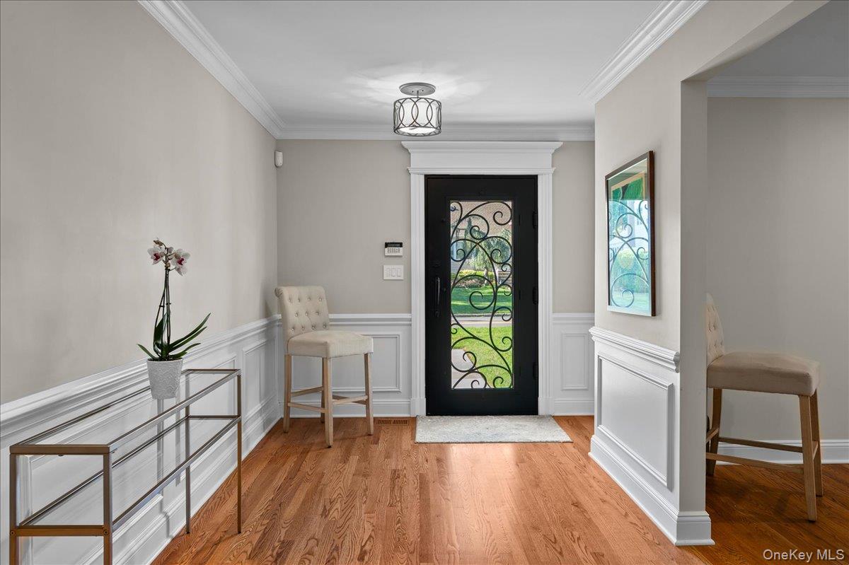 299 Stratton Road New Rochelle, NY 10804 - Photo 3 of 40 Gallery Image 3