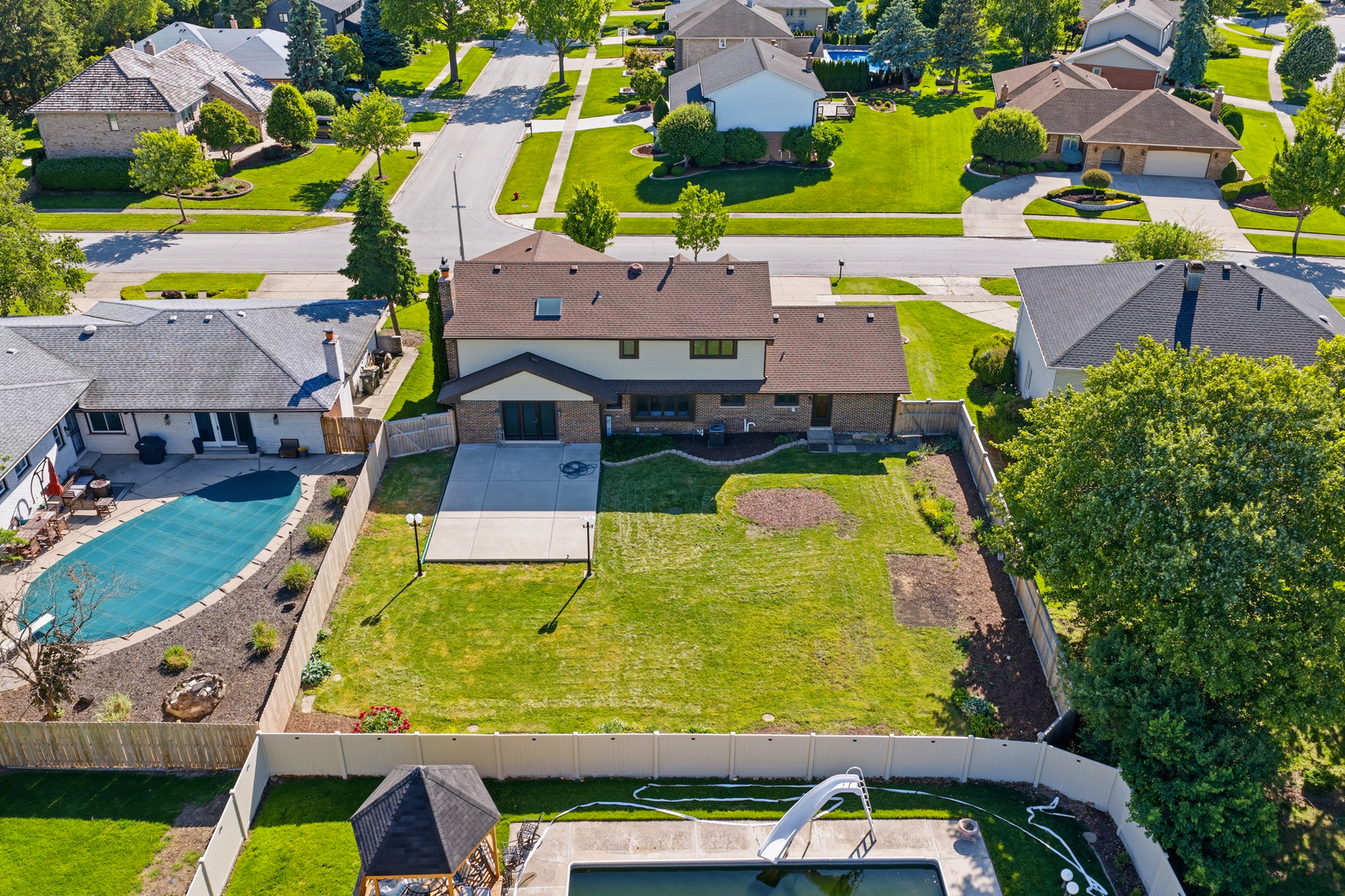 6723 Kingswood Road Willowbrook, IL 60527 - Photo 6 of 51 an aerial view of a