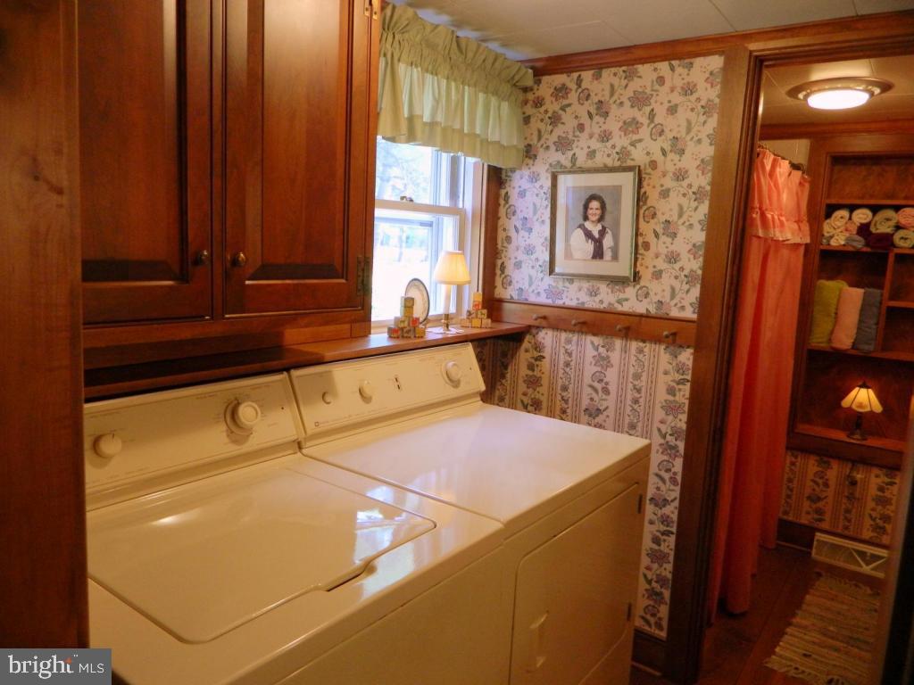1021 Pine Hill Road Lititz, PA 17543 - Photo 14 of 61