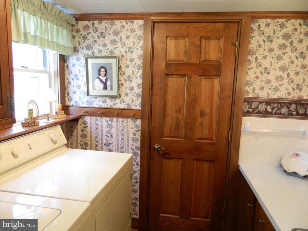 1021 Pine Hill Road Lititz, PA 17543 - Photo 16 of 61
