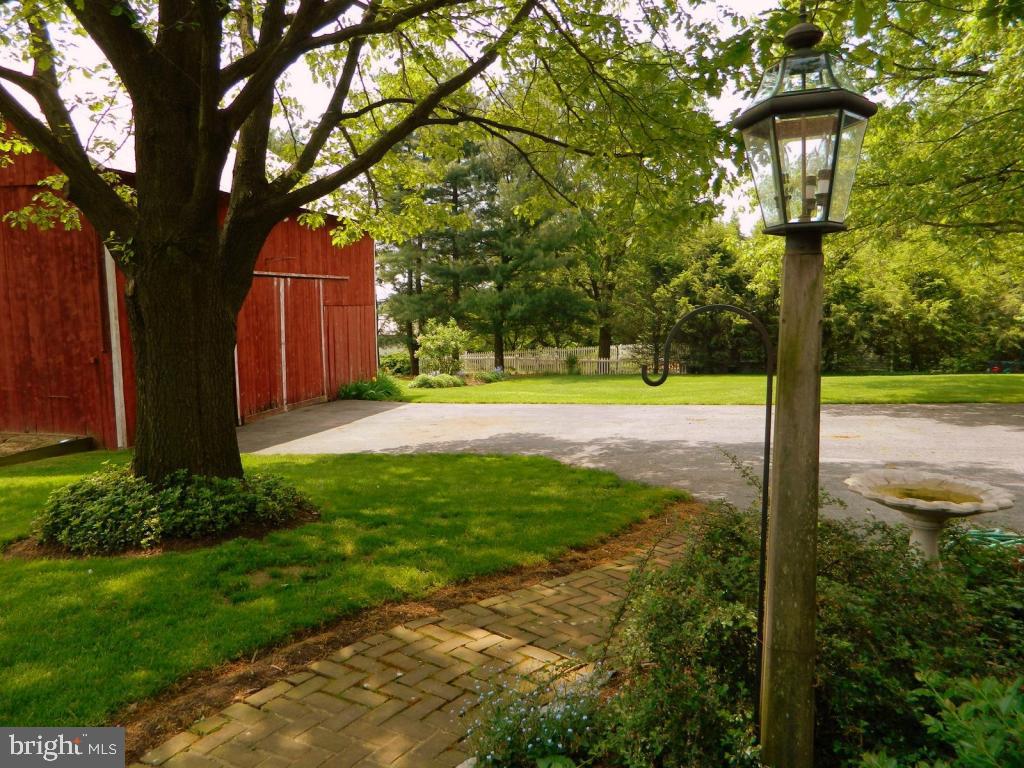 1021 Pine Hill Road Lititz, PA 17543 - Photo 6 of 61
