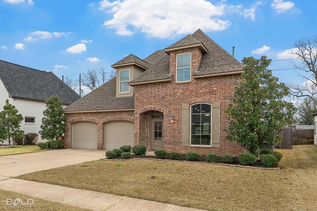 946 Maize Street Bossier City, LA 71111 - Photo 4 of 39 a front view of a house with a yard and garage