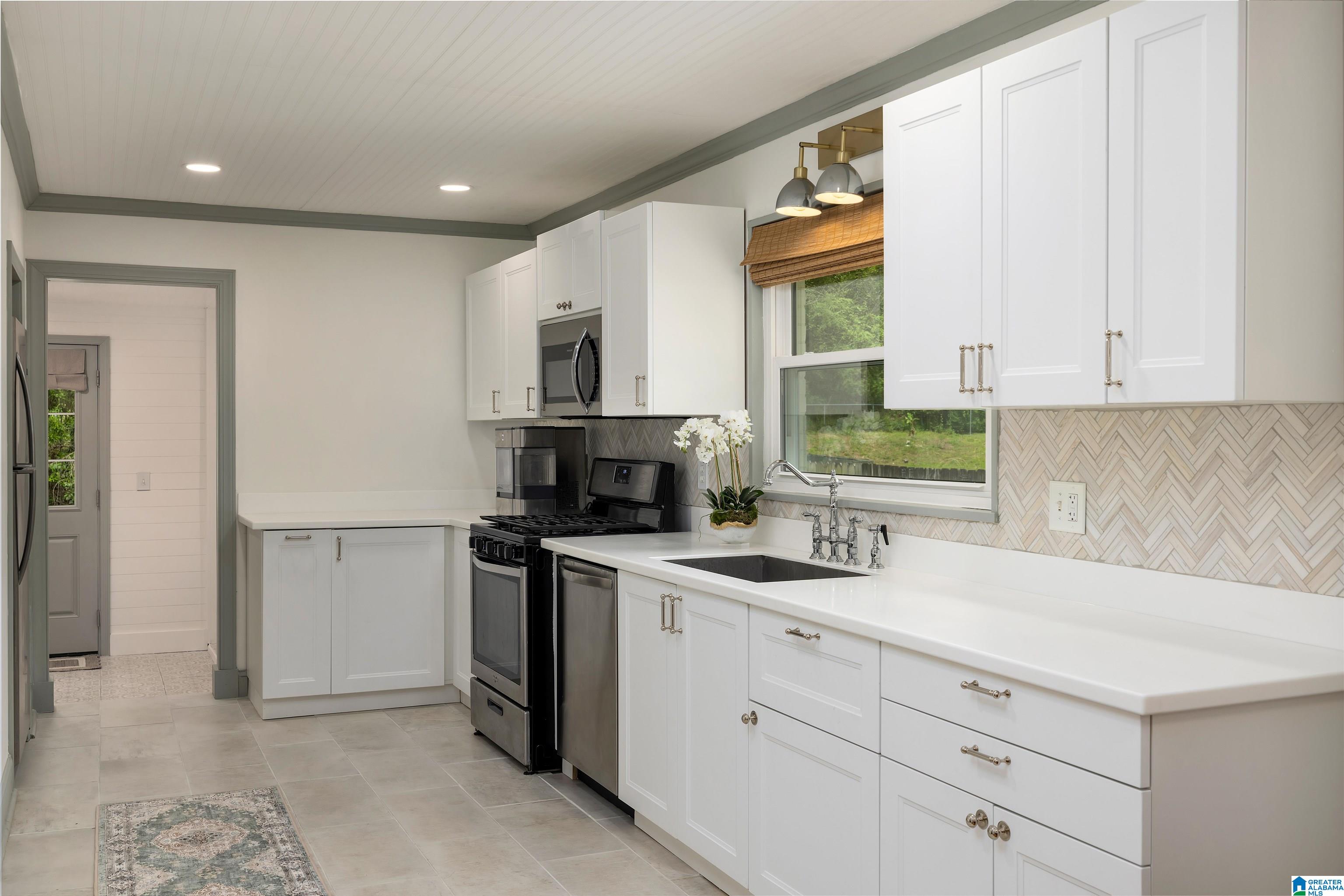 1512 Cresthill Road Birmingham, AL 35213 - Photo 13 of 38