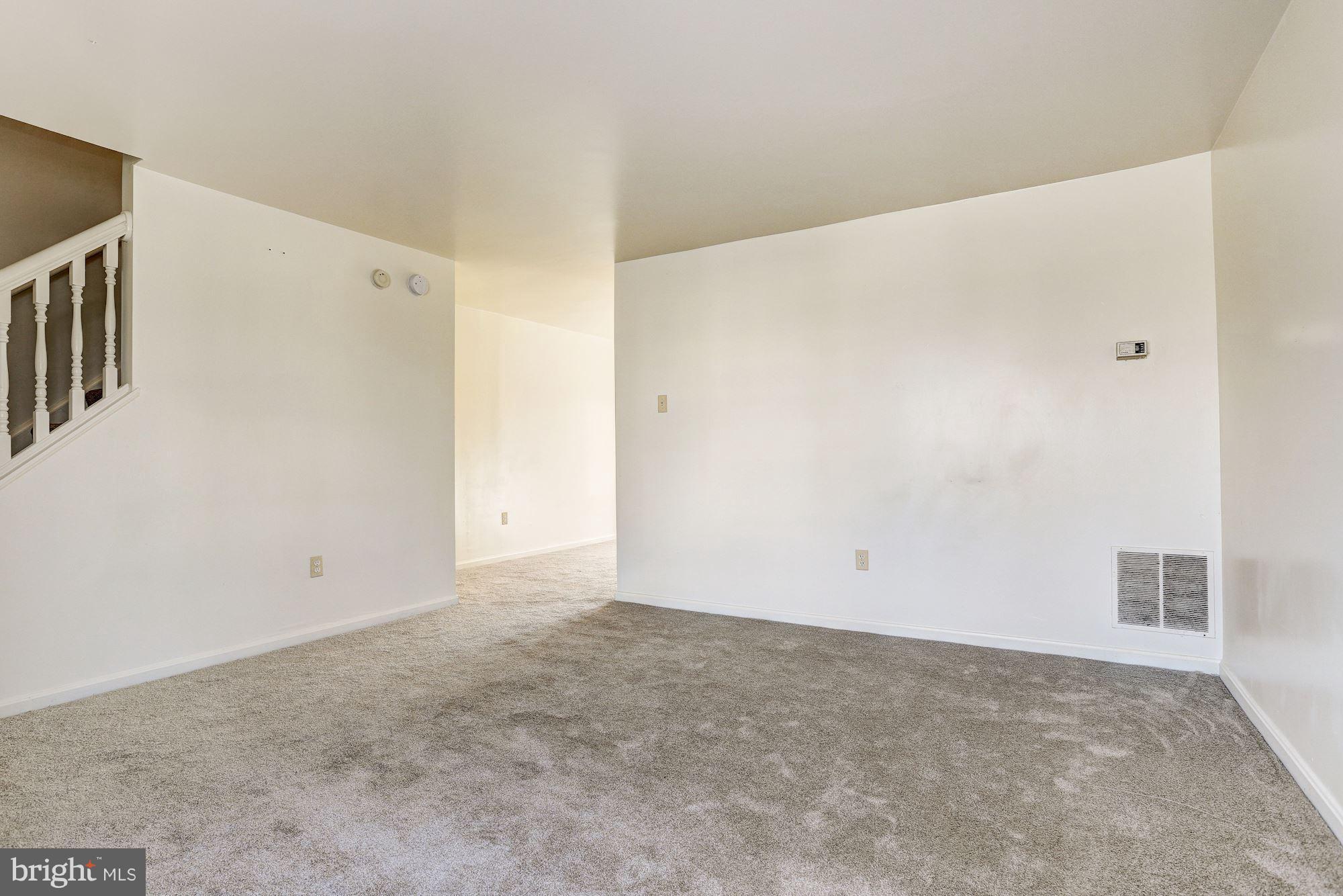 1127 Inner Circle Baltimore, MD 21225 - Photo 4 of 20 Living Room
