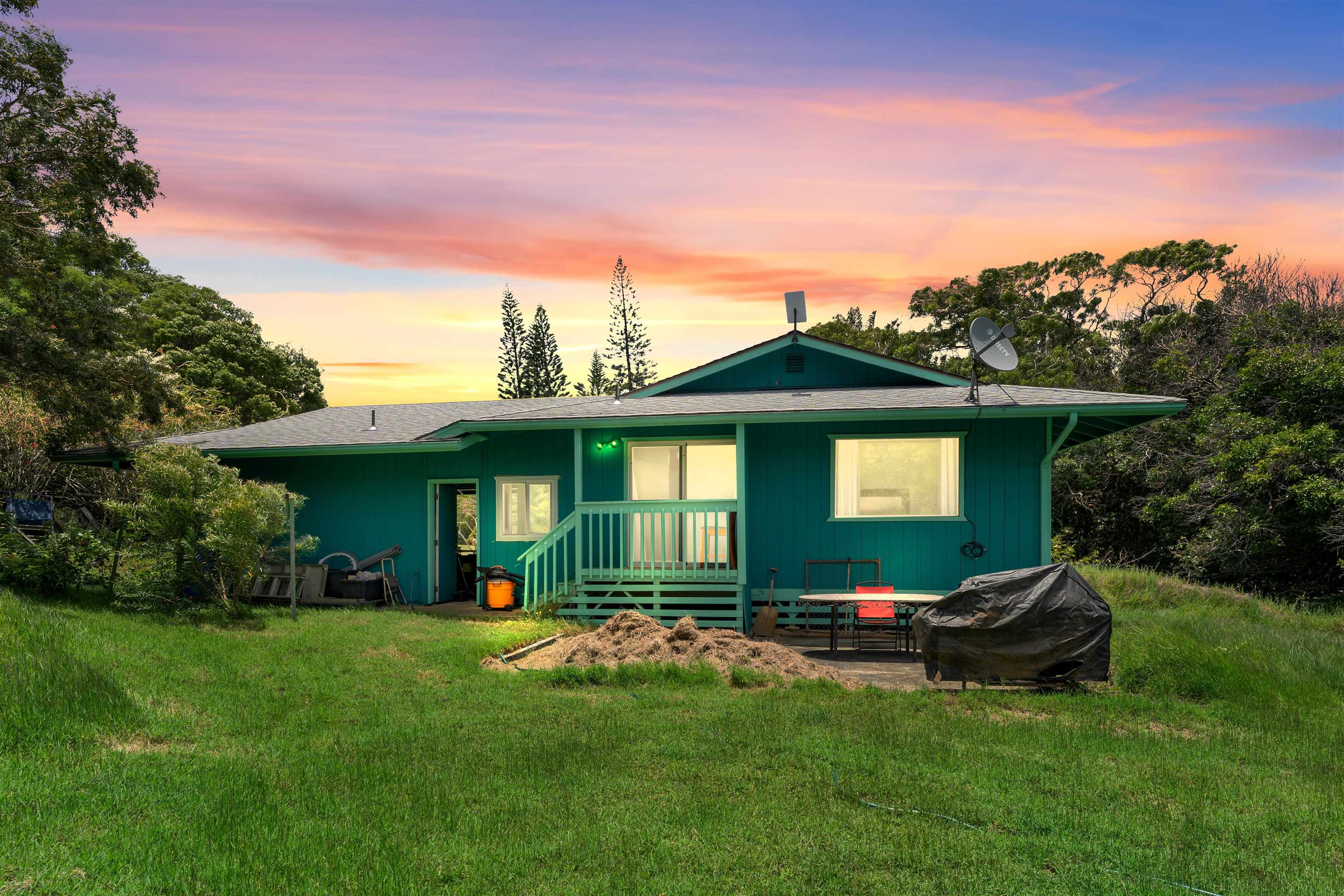 2115 Kaupakalua Road Haiku, HI 96708 - Photo 13 of 26 a view of a house with backyard sitting area and garden