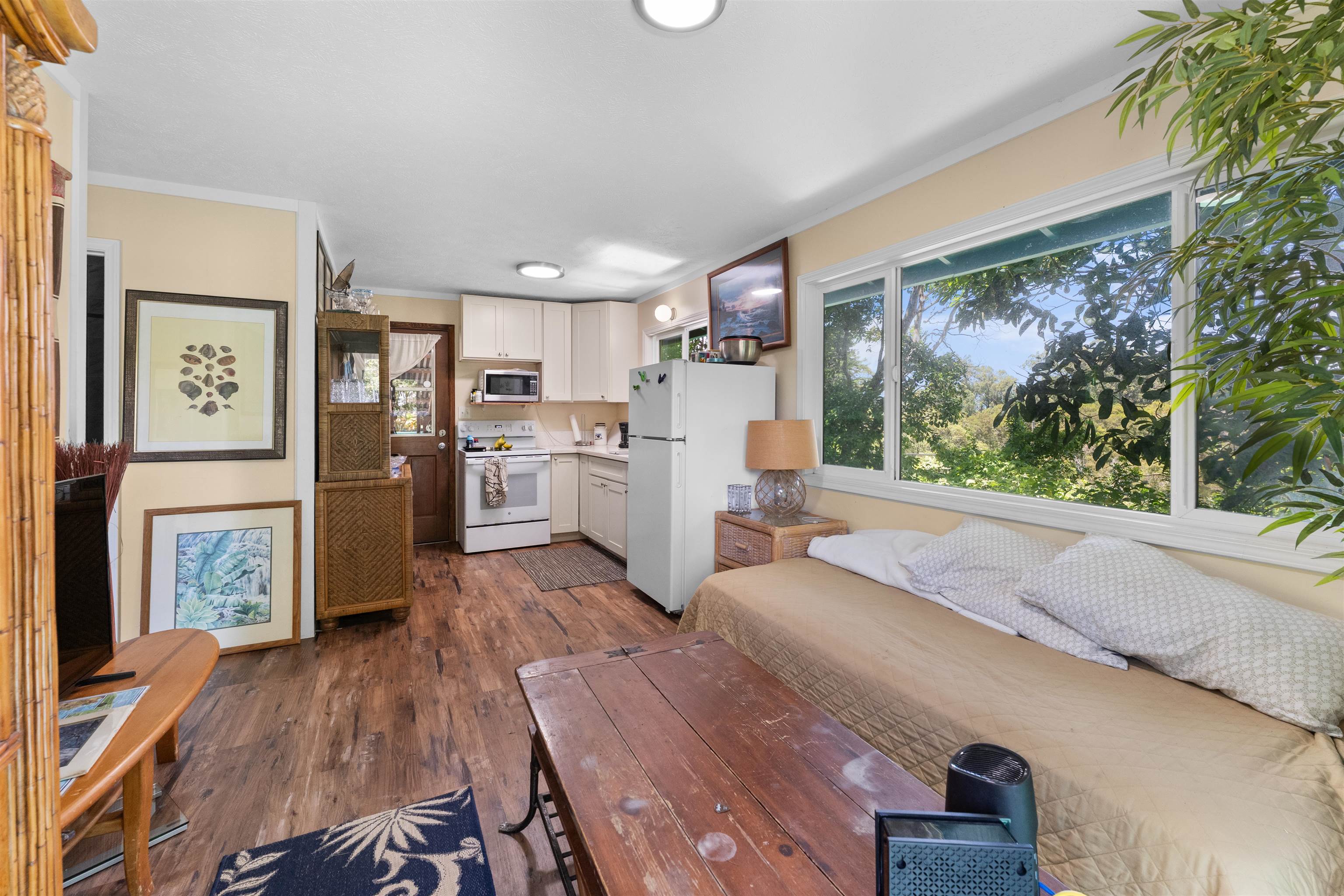 2115 Kaupakalua Road Haiku, HI 96708 - Photo 20 of 26 a living room with furniture and a large window