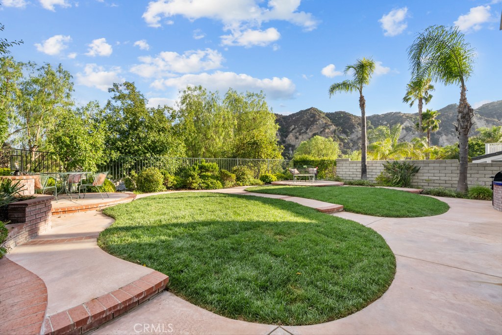 25930 Franklin Lane Stevenson Ranch, CA 91381 - Photo 35 of 47 a view of a garden