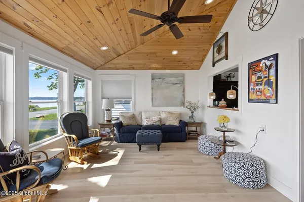 $999,000 | 8 Riley Cove Road, Malta, NY 12020
