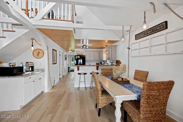 $999,000 | 8 Riley Cove Road, Malta, NY 12020