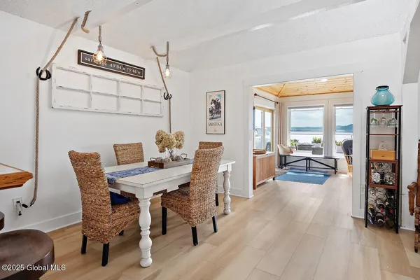 $999,000 | 8 Riley Cove Road, Malta, NY 12020