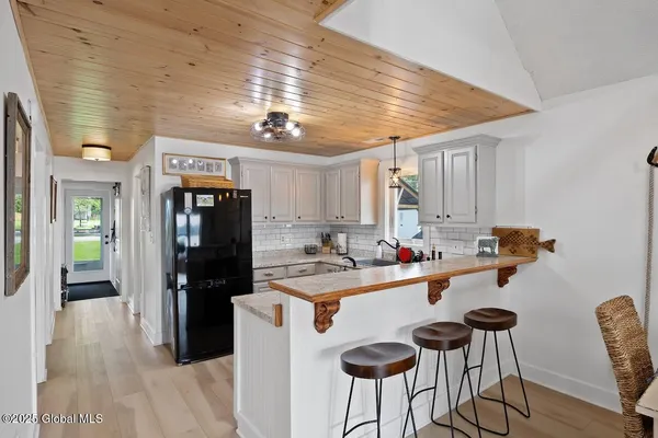 $999,000 | 8 Riley Cove Road, Malta, NY 12020