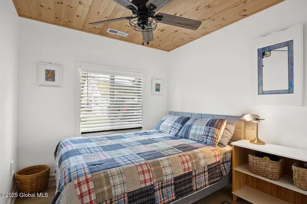 $999,000 | 8 Riley Cove Road, Malta, NY 12020