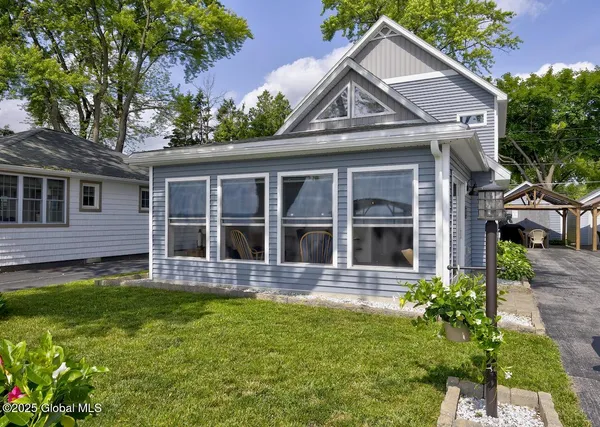 $999,000 | 8 Riley Cove Road, Malta, NY 12020