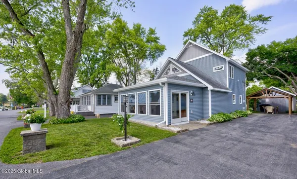 $999,000 | 8 Riley Cove Road, Malta, NY 12020