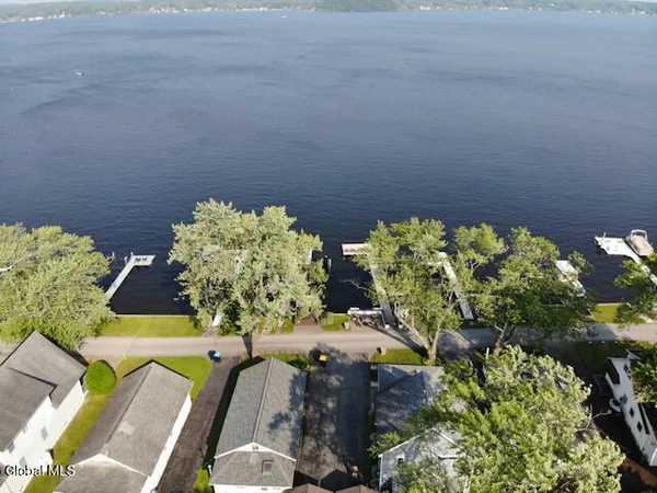 $999,000 | 8 Riley Cove Road, Malta, NY 12020