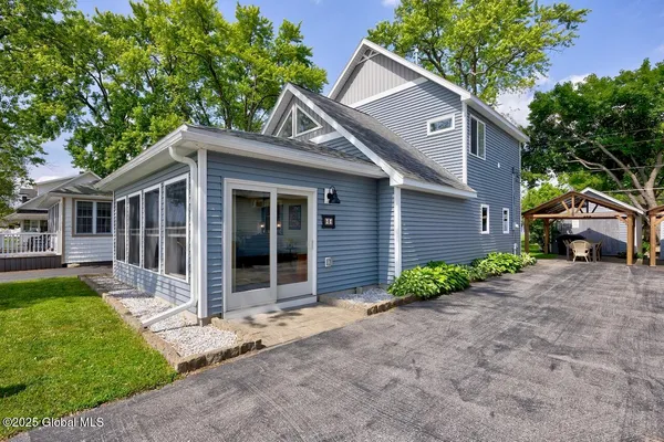 $999,000 | 8 Riley Cove Road, Malta, NY 12020
