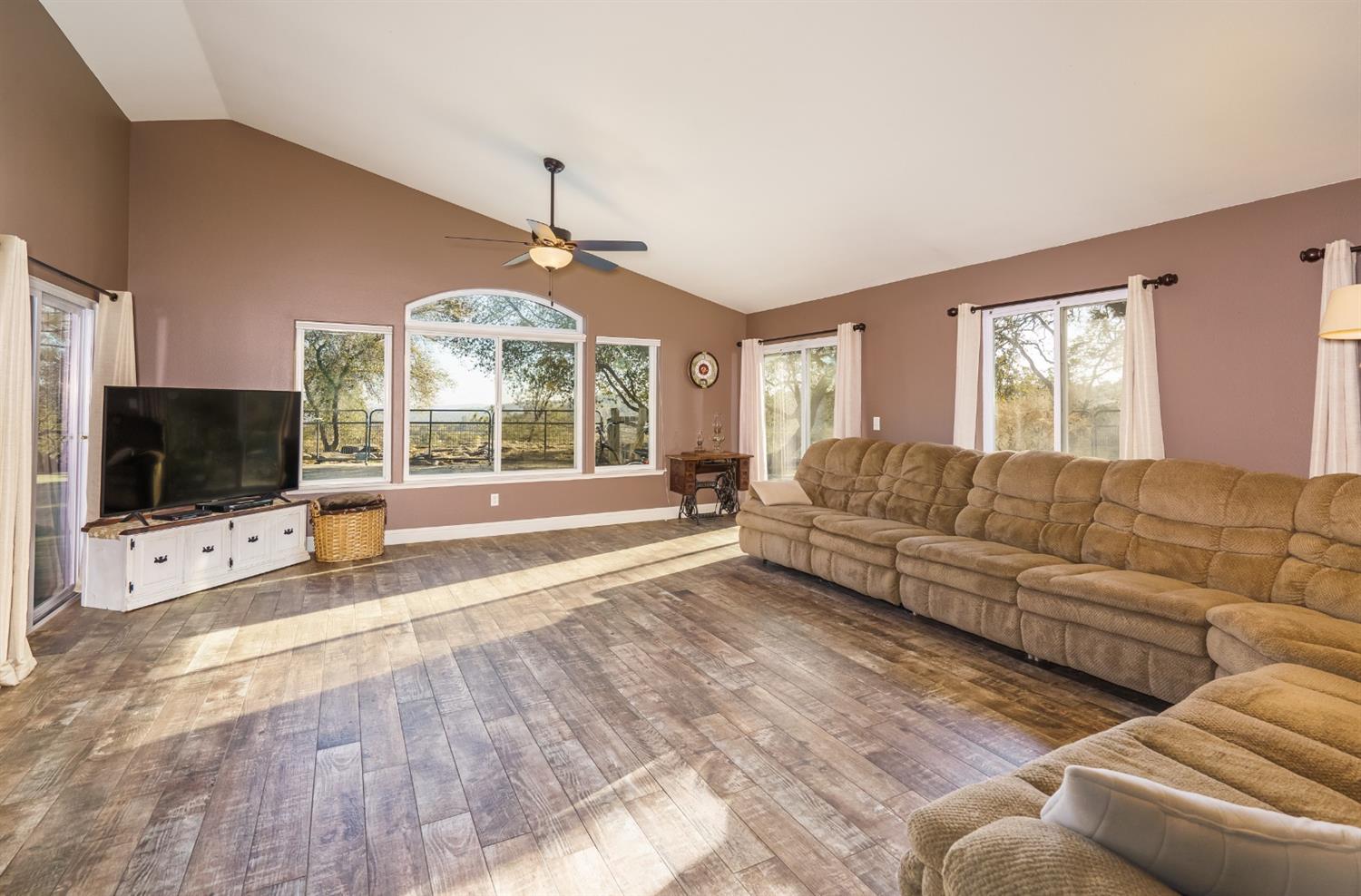 40662 Rancho Ramon Court Coarsegold, CA 93614 - Photo 6 of 50 Gallery Image 6