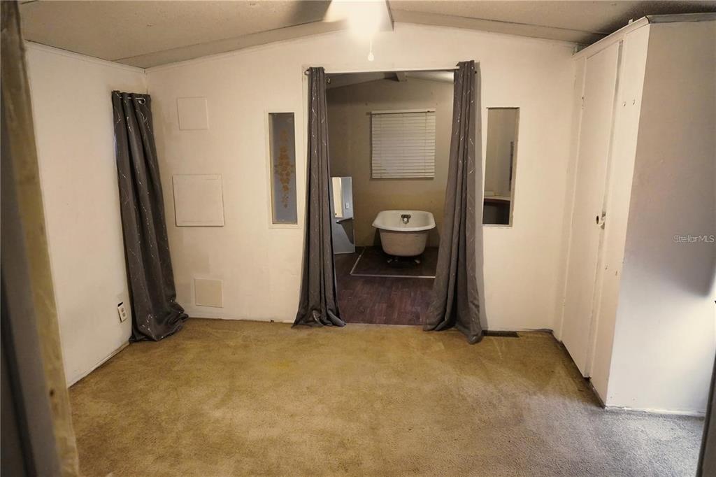 7230 James Stanaland Road Plant City, FL 33567 - Photo 15 of 26 a bedroom with a bed and a mirror