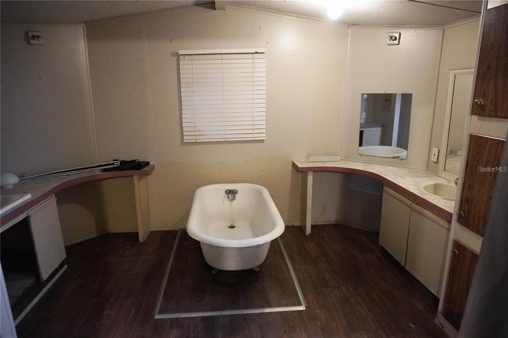 7230 James Stanaland Road Plant City, FL 33567 - Photo 16 of 26 a spacious bathroom with a sink toilet a mirror and vanity