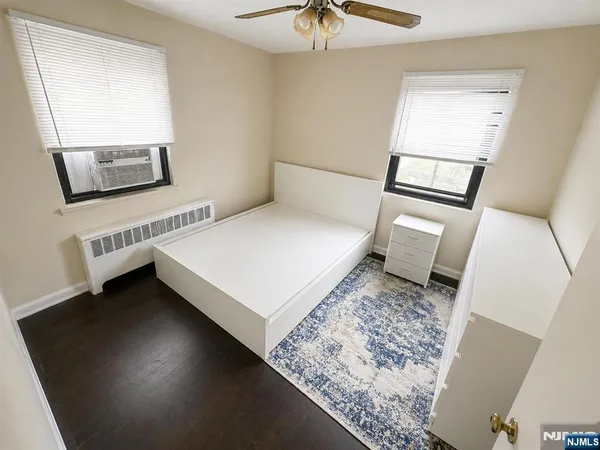 $1,570 | 2339 Hudson Terrace, Unit E9, Fort Lee, NJ 07024