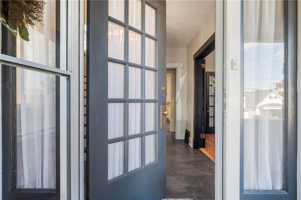 730 6th Avenue Coraopolis, PA 15108 - Photo 4 of 37 Entering the front door to spacious hallway