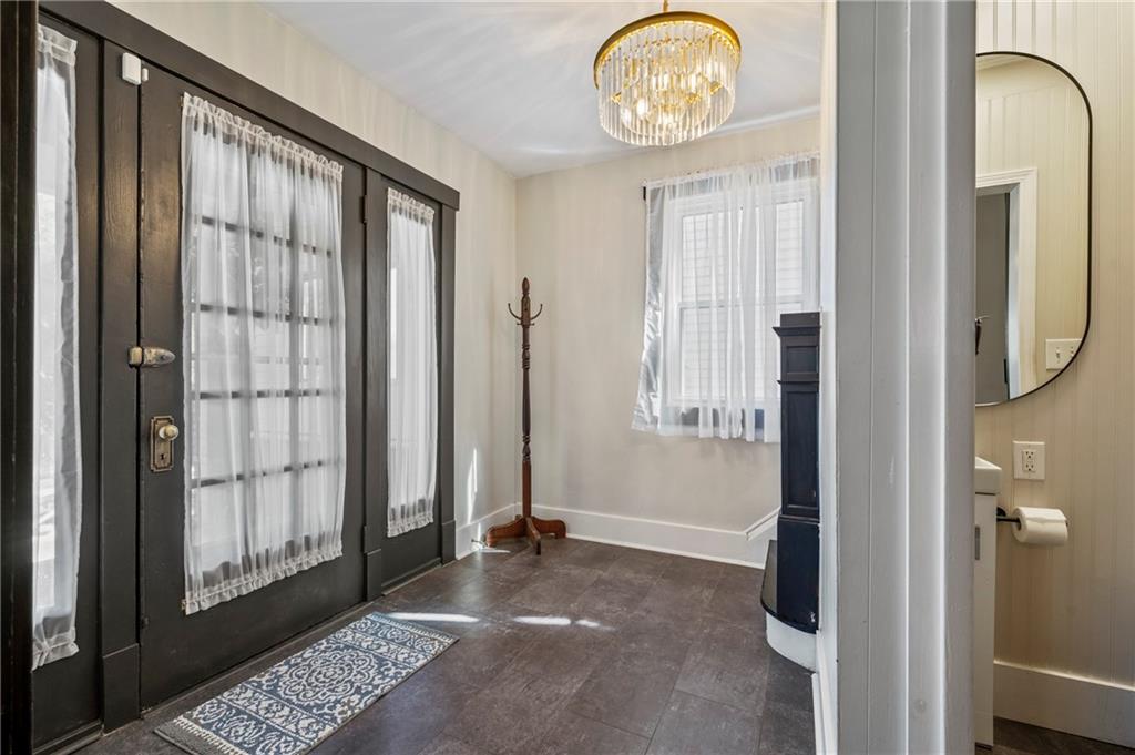 730 6th Avenue Coraopolis, PA 15108 - Photo 6 of 37 Spacious entry