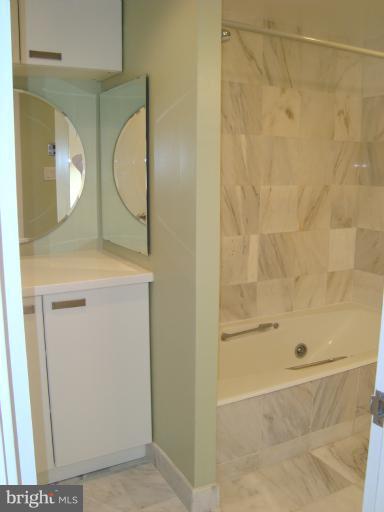2501 M Street Northwest, Unit 604 Washington, DC 20037 - Photo 10 of 14 Bath (Master)