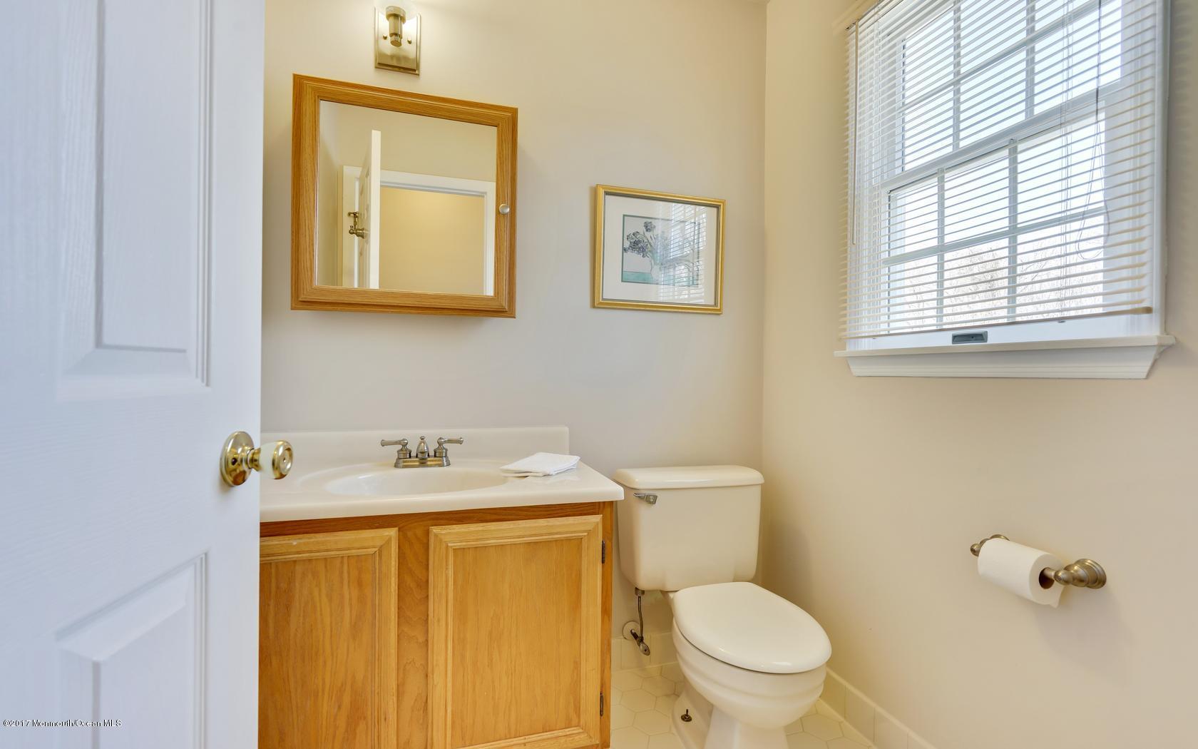 52 Brady Road Shrewsbury, NJ 07702 - Photo 13 of 23 3c10681fec5716dcd4c8412195bd63c1