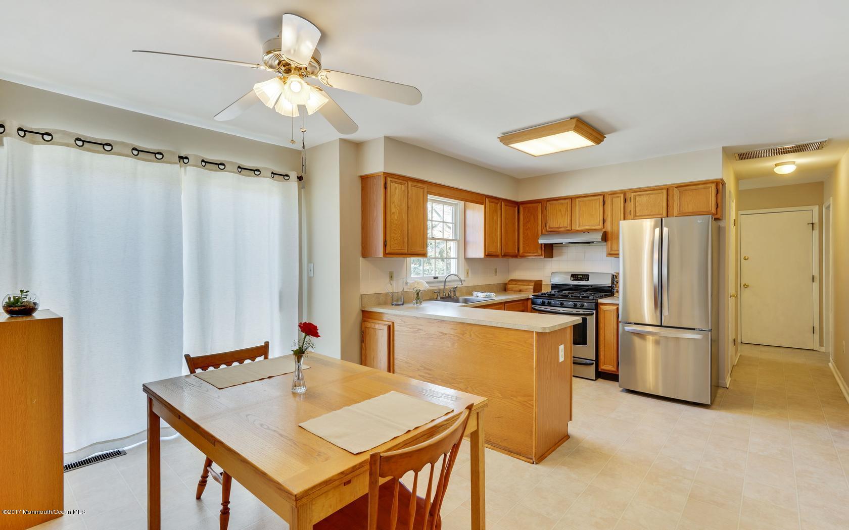 52 Brady Road Shrewsbury, NJ 07702 - Photo 6 of 23 73bf0ef7f0303c4281464a4e1486f242