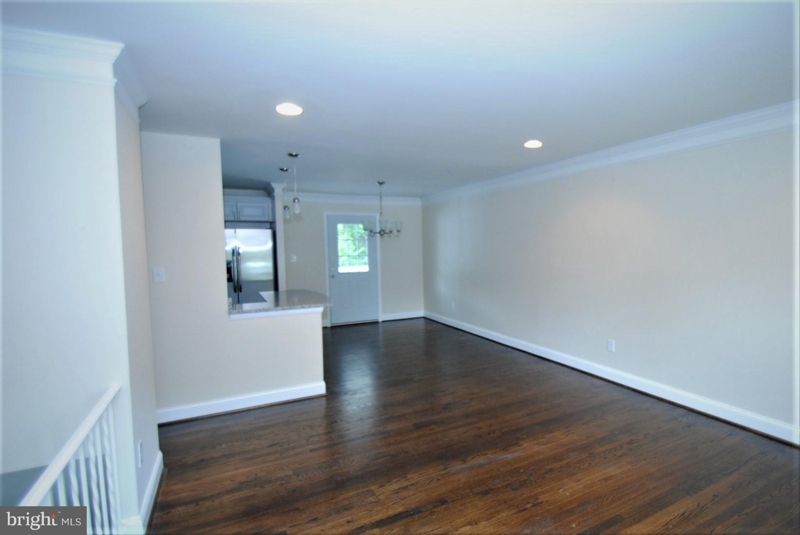 8900 Crandall Road Lanham, MD 20706 - Photo 7 of 24 Living Room