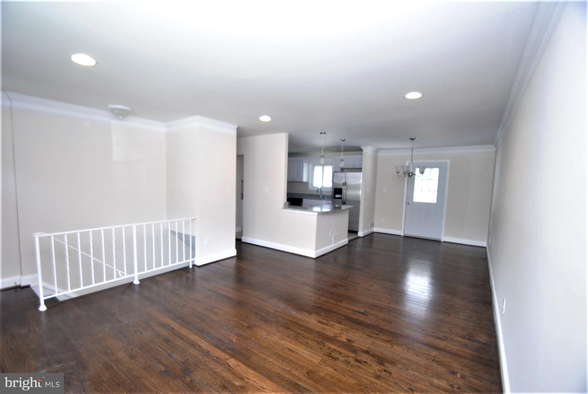 8900 Crandall Road Lanham, MD 20706 - Photo 8 of 24 Living Room