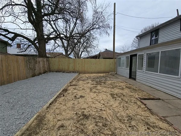 $150,000 | 907 East 10th Street, Jeffersonville, IN 47130