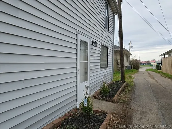 $150,000 | 907 East 10th Street, Jeffersonville, IN 47130