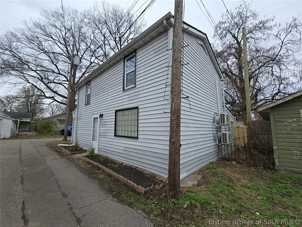 $150,000 | 907 East 10th Street, Jeffersonville, IN 47130