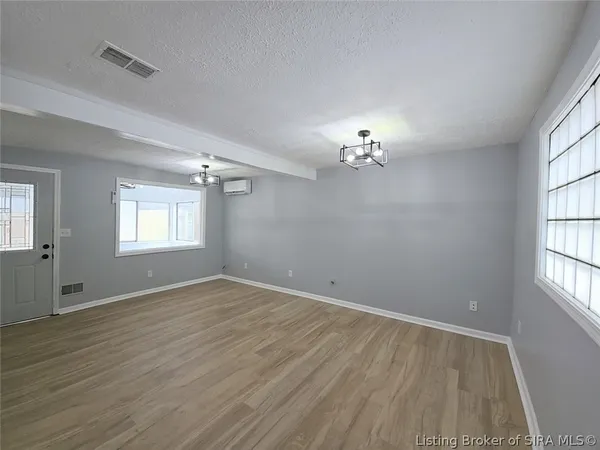 $150,000 | 907 East 10th Street, Jeffersonville, IN 47130