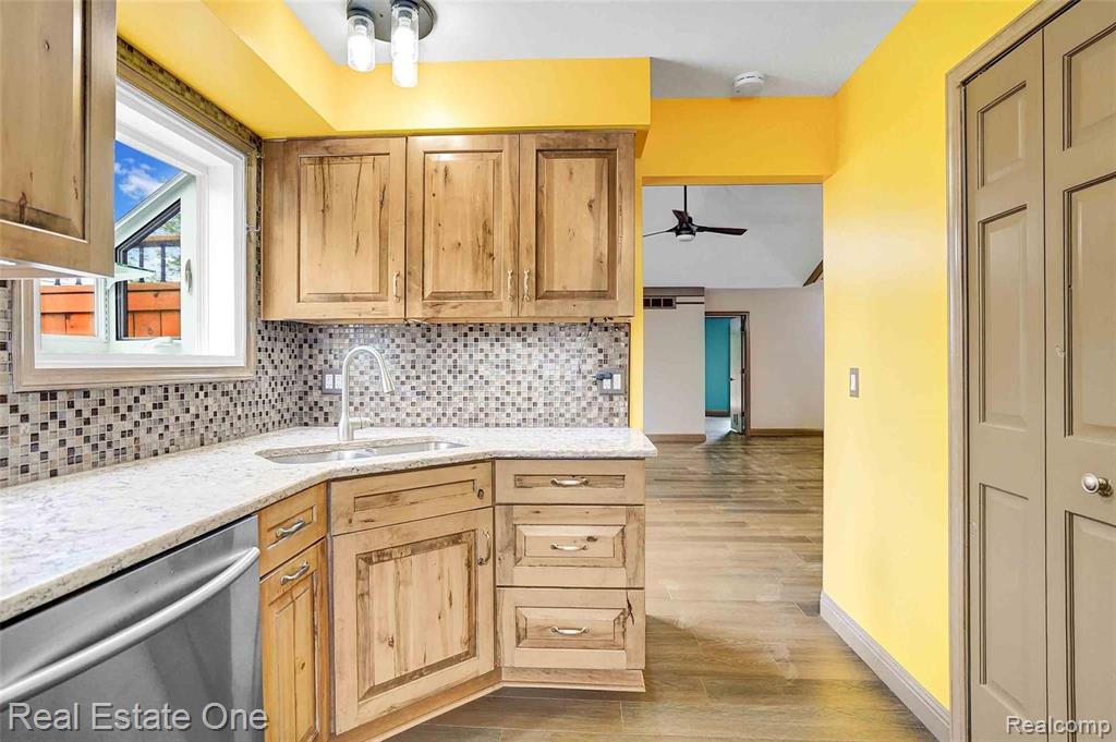 1645 Fielding Drive Rochester Hills, MI 48307 - Photo 12 of 32