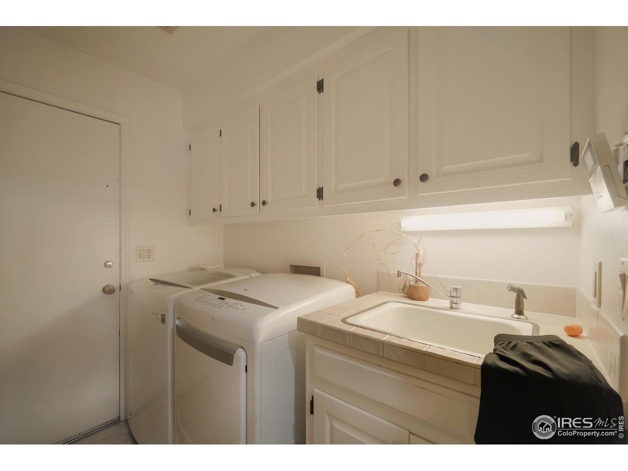 1009 47th Avenue Greeley, CO 80634 - Photo 23 of 30 a utility room with dryer and washer