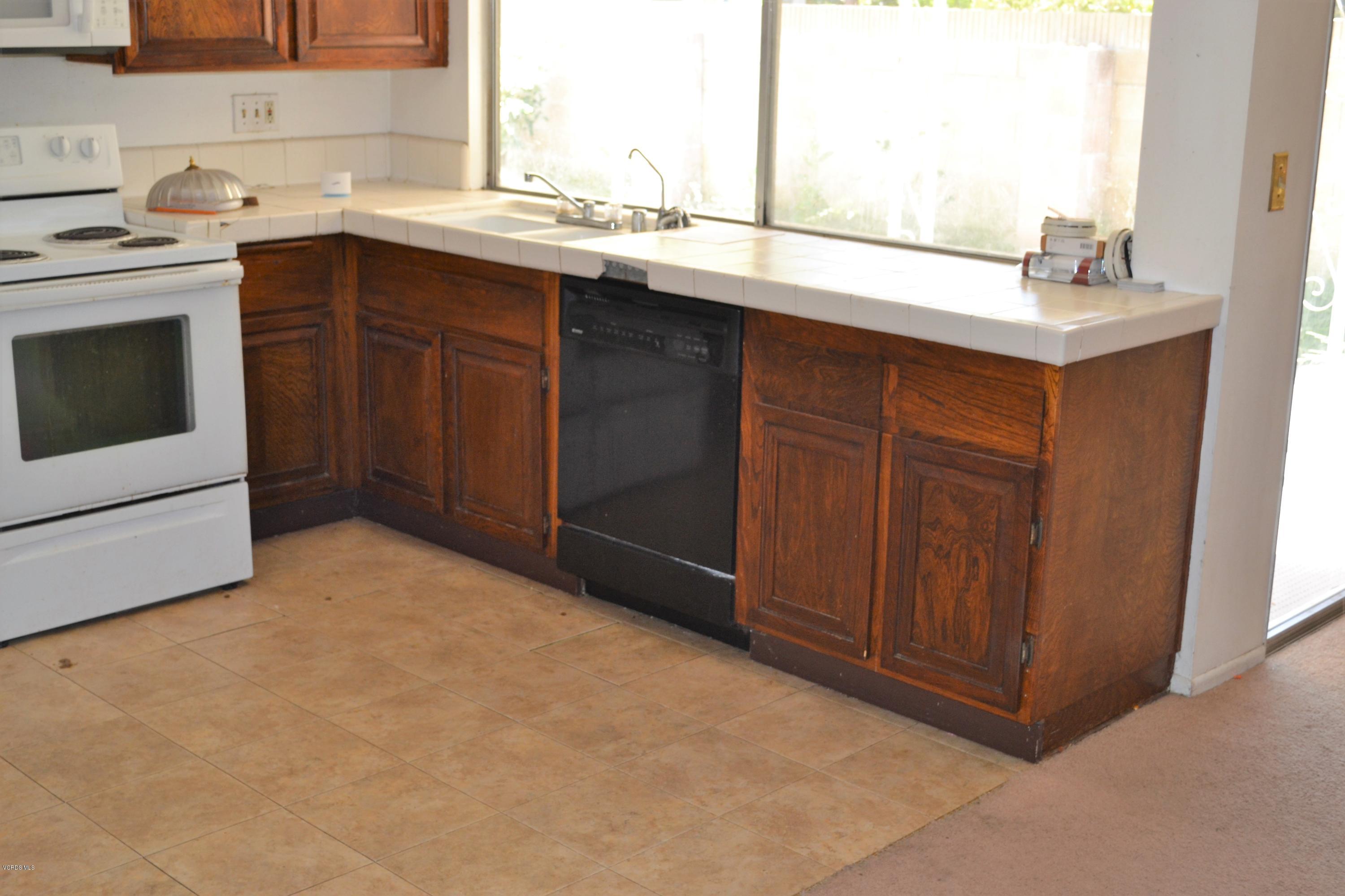 3960 Goodwin Avenue Simi Valley, CA 93063 - Photo 6 of 23 DSC_0064