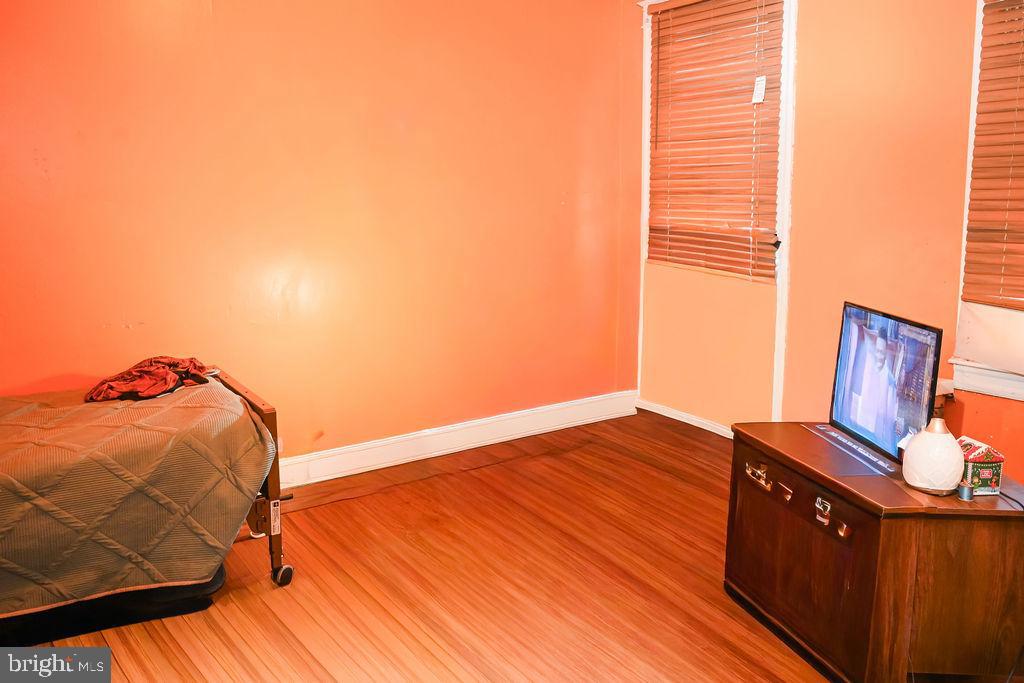 517 Edgewood Street Baltimore, MD 21229 - Photo 4 of 12