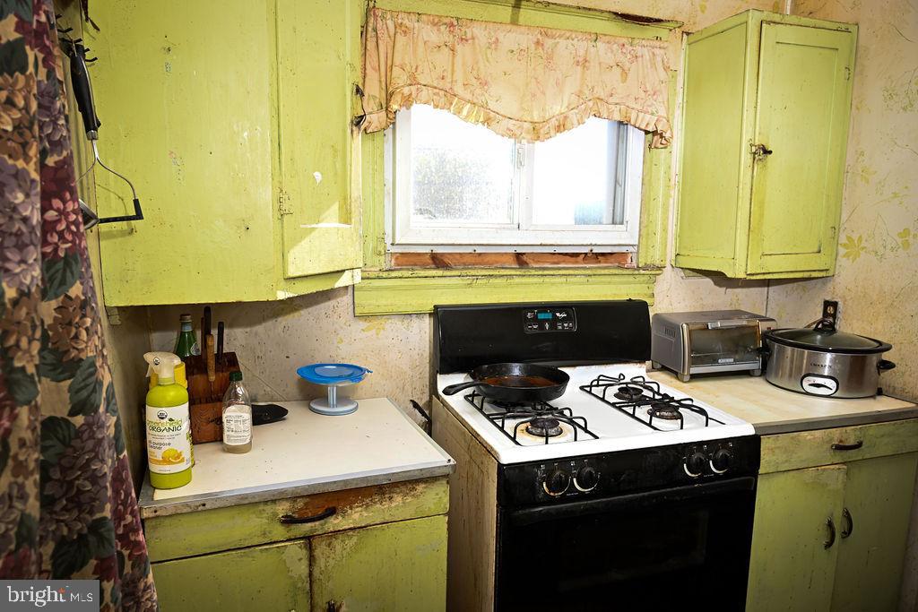 517 Edgewood Street Baltimore, MD 21229 - Photo 8 of 12