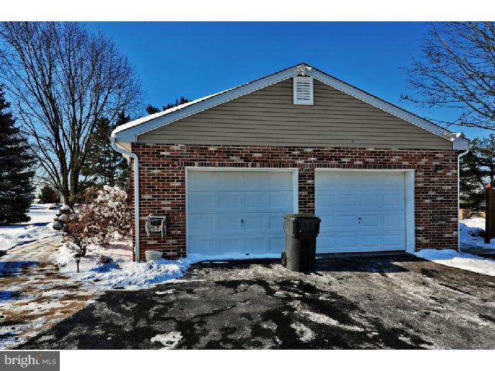 237 Monacy Road Coatesville, PA 19320 - Photo 5 of 25 Garage