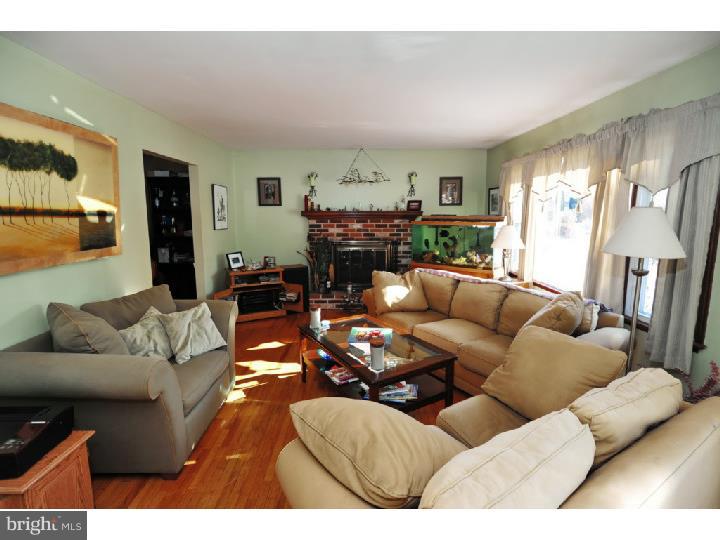 237 Monacy Road Coatesville, PA 19320 - Photo 6 of 25 Living Room