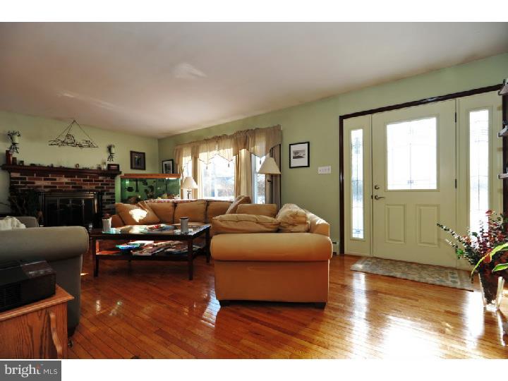 237 Monacy Road Coatesville, PA 19320 - Photo 7 of 25 Living Room