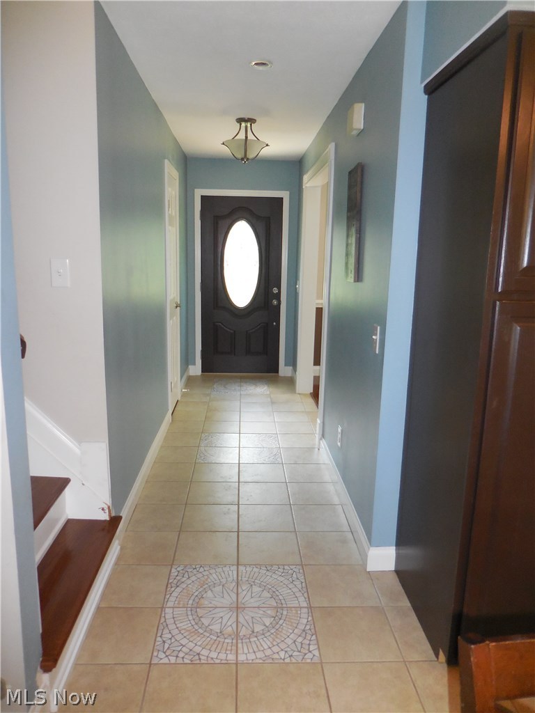 3025 Work Road Ravenna, OH 44266 - Photo 6 of 25 Foyer