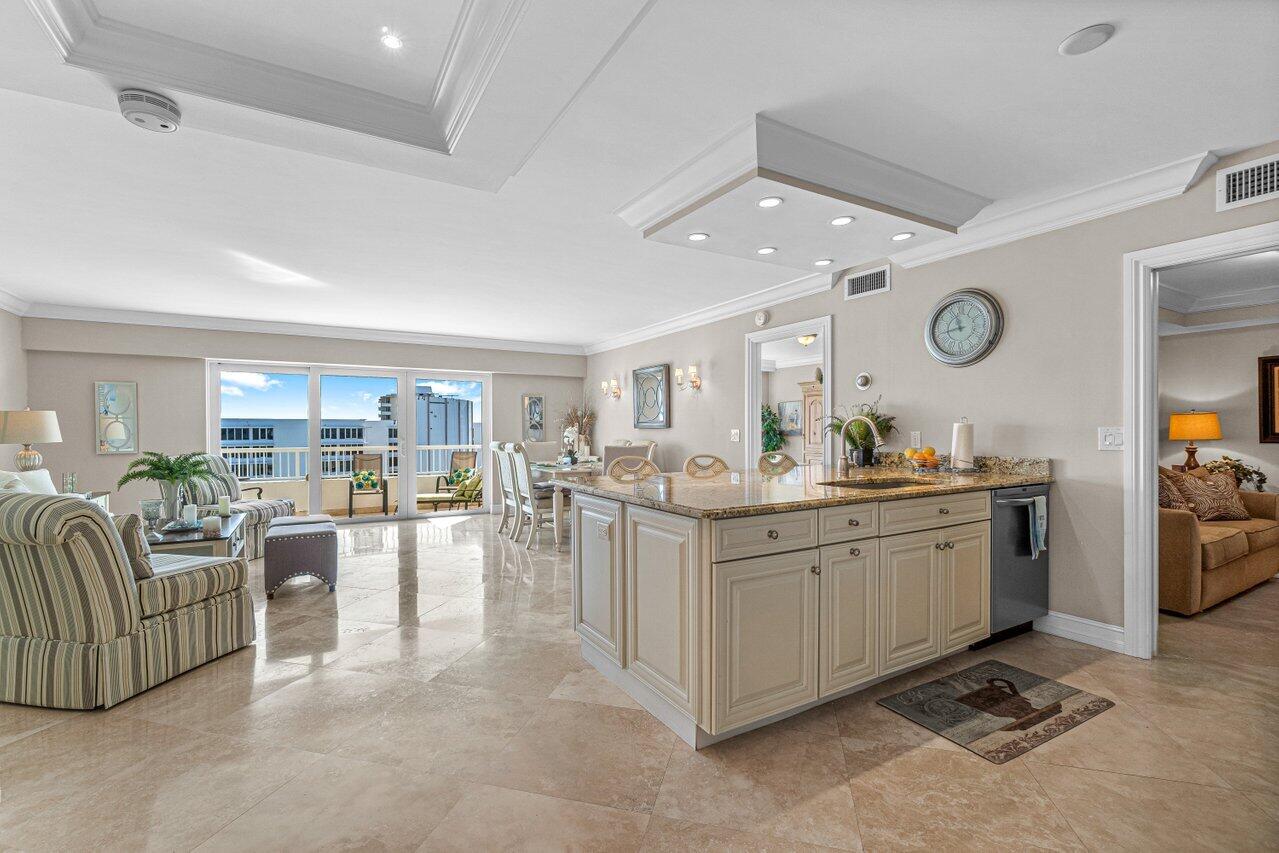 600 South Ocean Boulevard, Unit 1402 Boca Raton, FL 33432 - Photo 4 of 35 Large Island in Kitchen