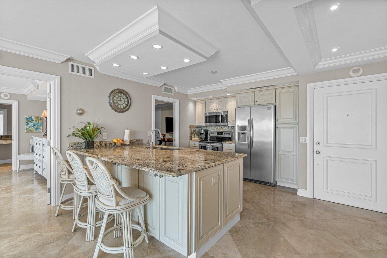 600 South Ocean Boulevard, Unit 1402 Boca Raton, FL 33432 - Photo 8 of 35 Large Kitchen Island_Seating for 4