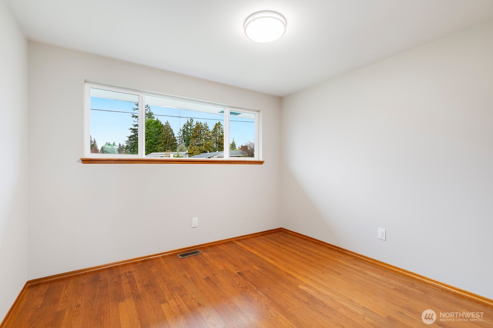 3735 Northeast 10th Lane Renton, WA 98056 - Photo 18 of 26